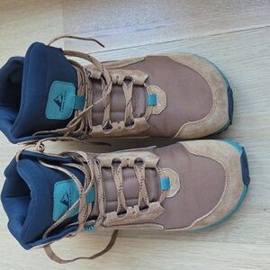 Altra Lone Peak Sneakes